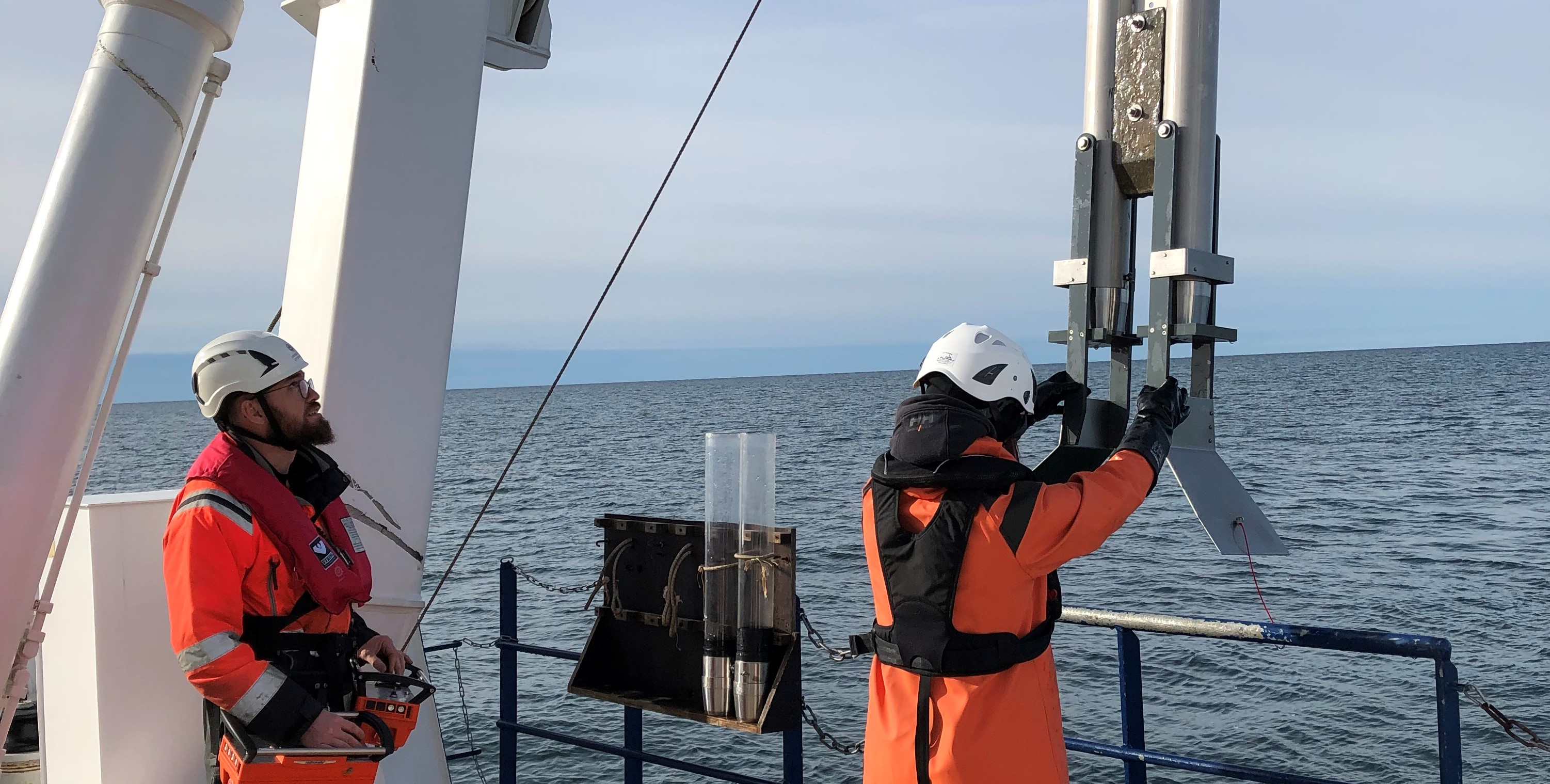 Fotograf: Lena Holm/SGU Provtagning av sediment från fartyg i Vänern.