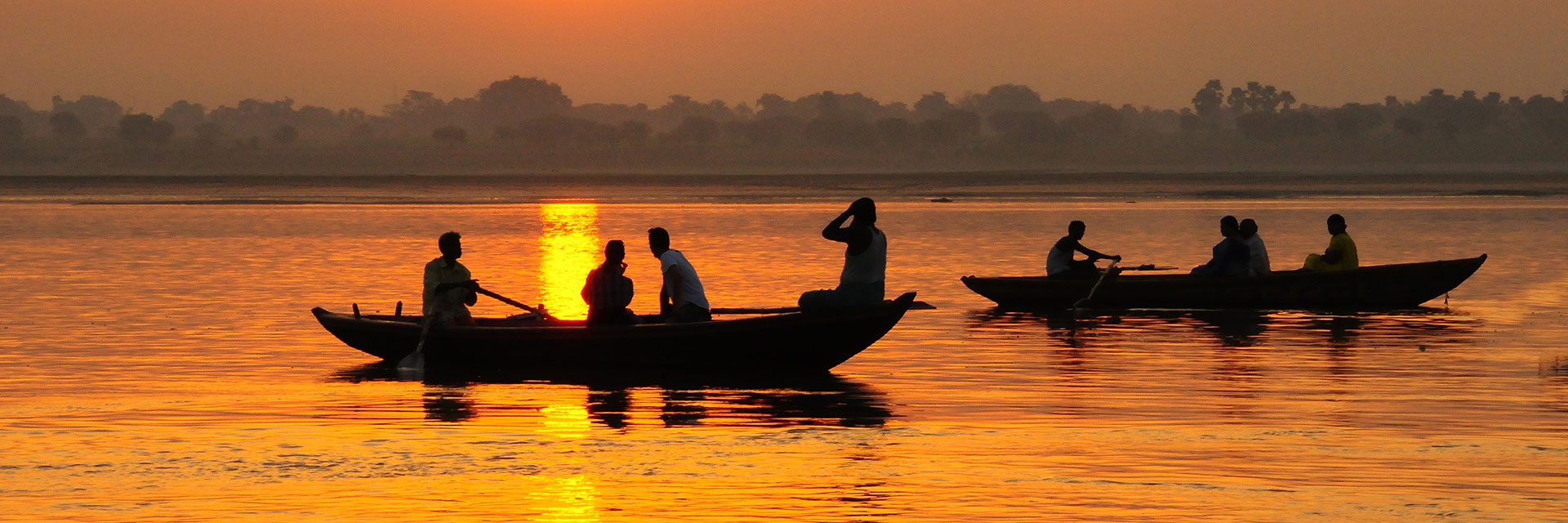 Photographer: Ton W
Agency: Pixabay People in boats at sunset, Ganges, India.