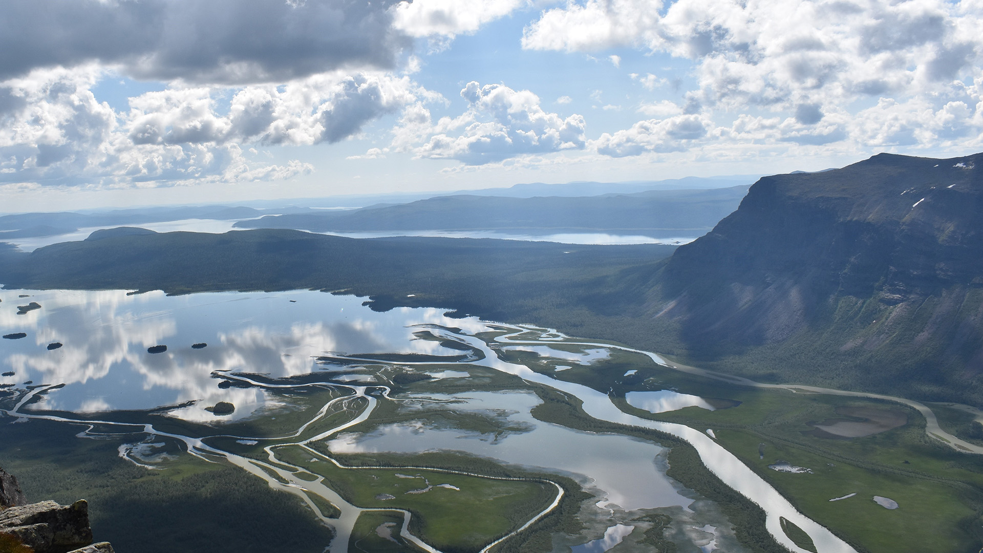Fotograf: Mikael Karlsson. Flygfoto över fjällandskap.