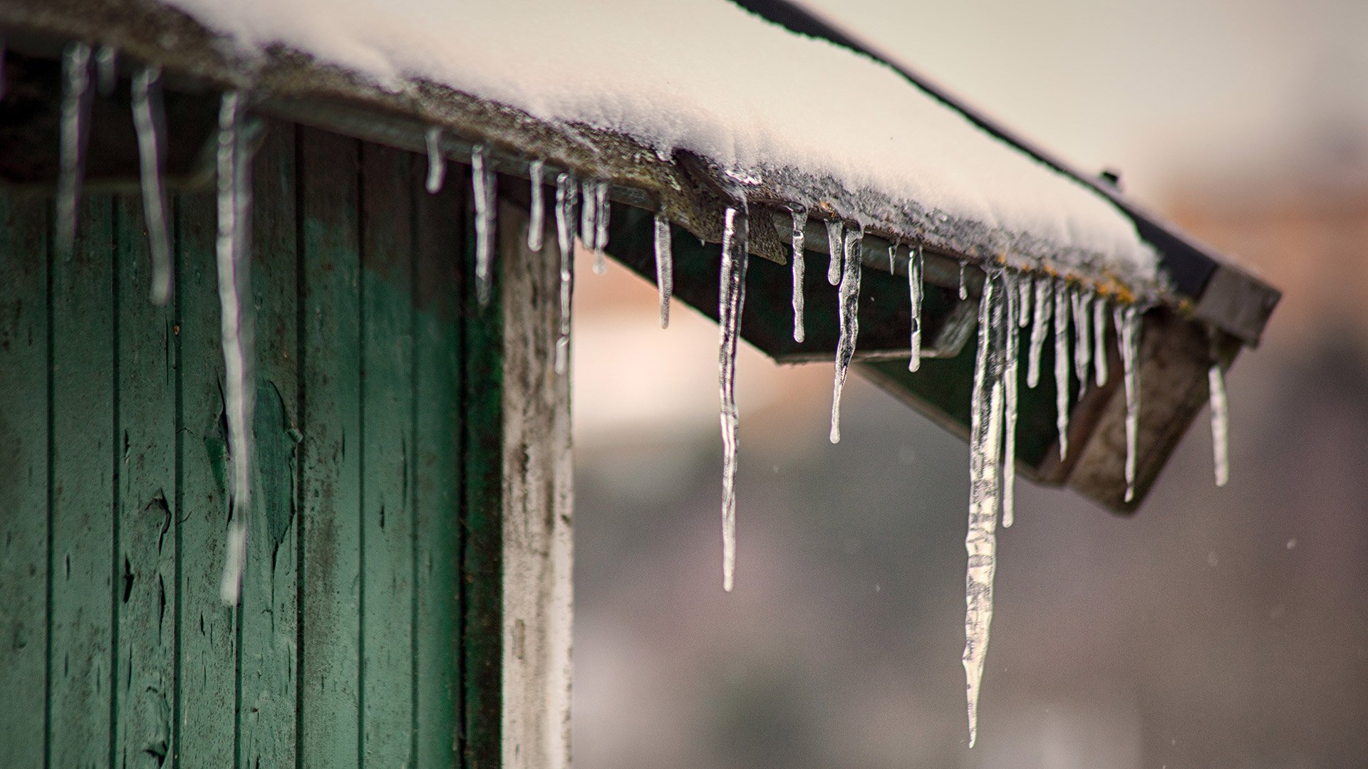 Fotograf: Anders Wetterstam
Bildbyrå: Unsplash Istappar hänger från ett tak