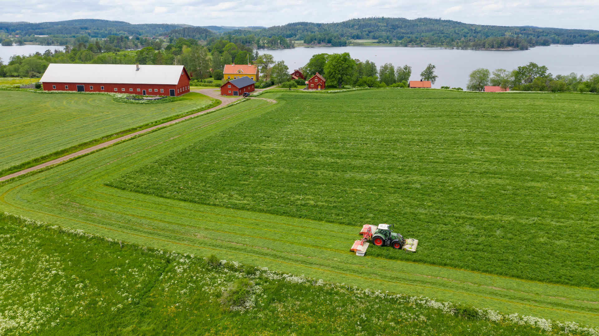 Fotograf: Thomas Adolfsén Jordbruk vid sjö, Horn, Östergötland