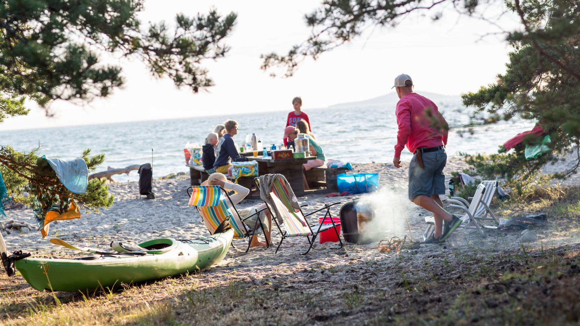 Fotograf: Ulf Huett Nilsson
Bildbyrå: Johnér Två familjer på stranden