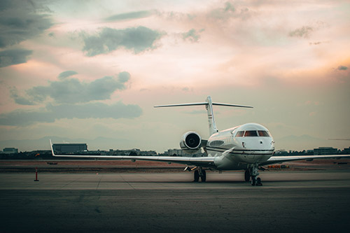 Fotograf: Jakob Rosen
Bildbyrå: Unsplash Ett flygplan på marken