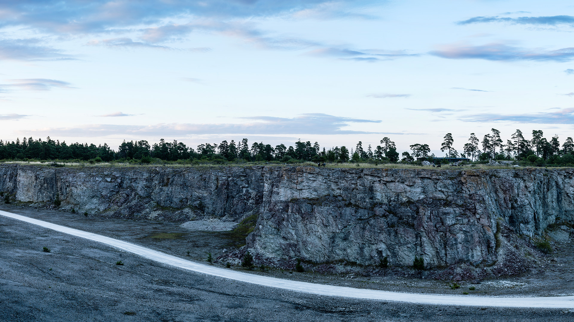 Fotograf: Michael Jönsson
Bildbyrå: Johner Väg vid kalkbrott, Bungenäs, Gotland
