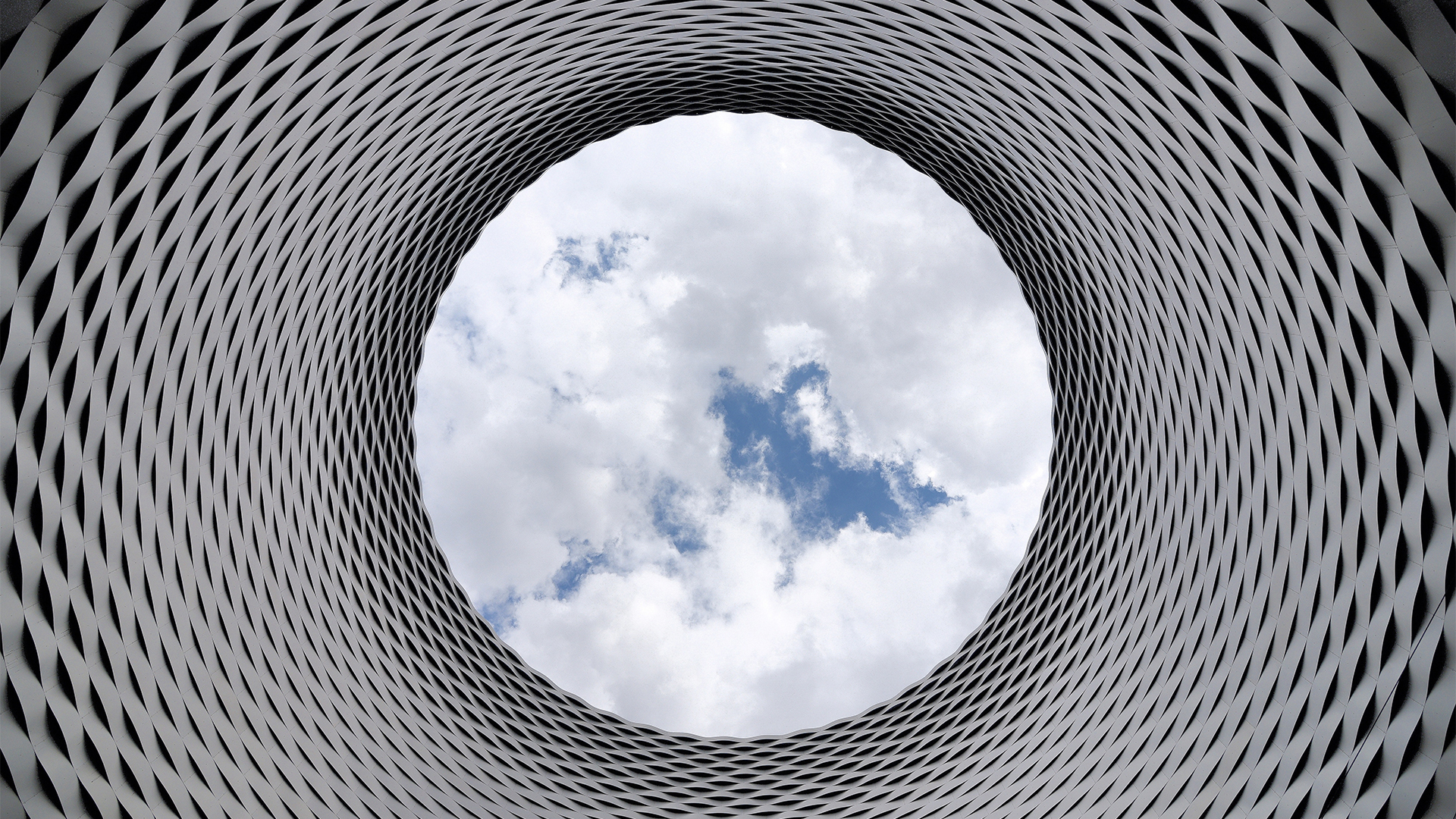 Fotograf: Pixabay. Omslagsbild himmlen från en turbin.