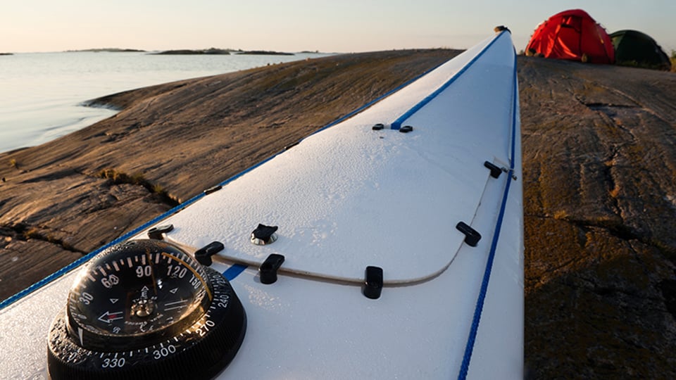 Fotograf: Fredrik Schlyter
Bildbyrå: Johnér En kanot och två tält